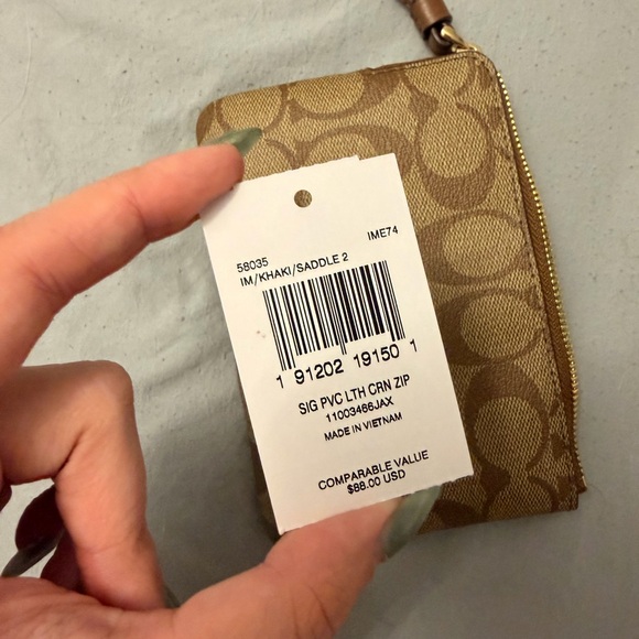 NWT Coach Wristlet - Picture 4 of 4